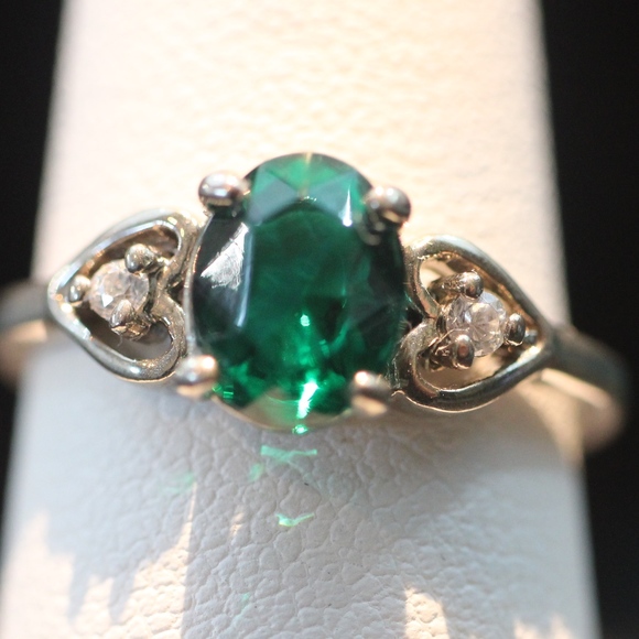 Sterling Silver Ring 925 Green Oval Stone Diamond - Picture 1 of 8